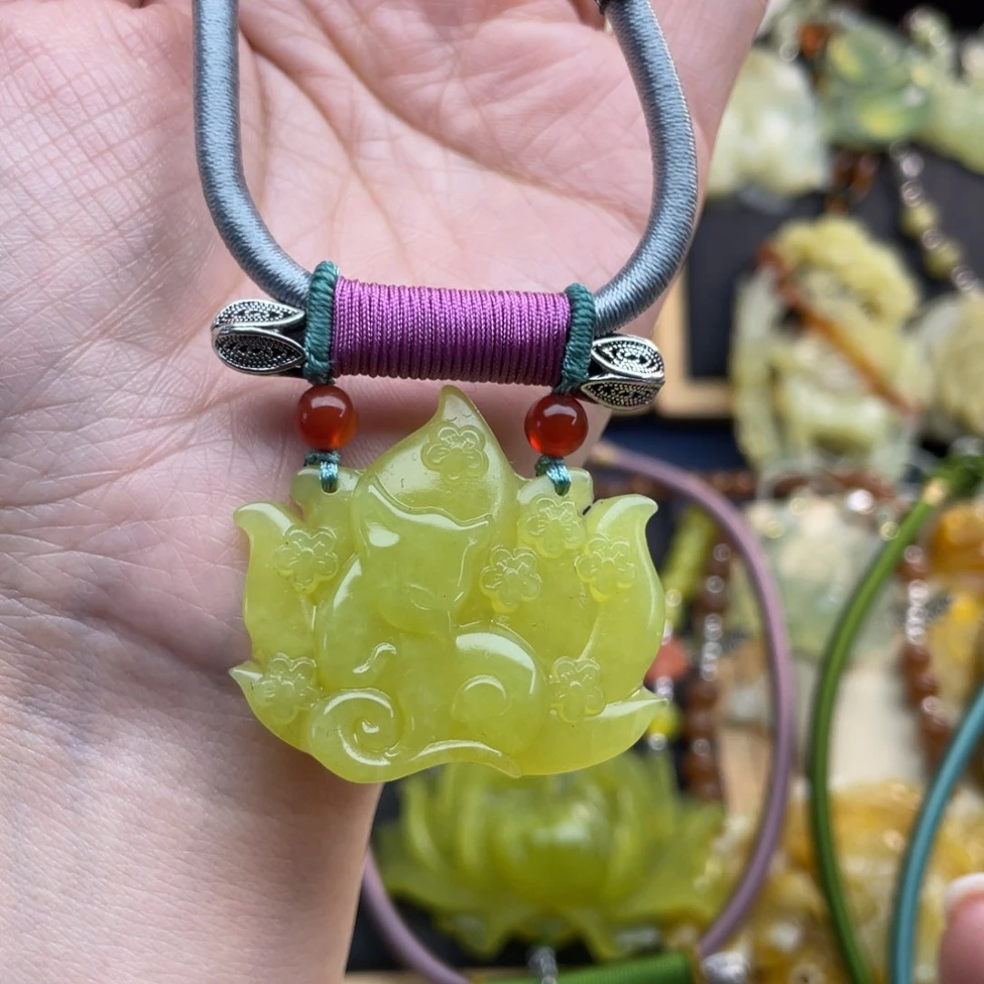 蛇纹石玉颈饰未镶嵌