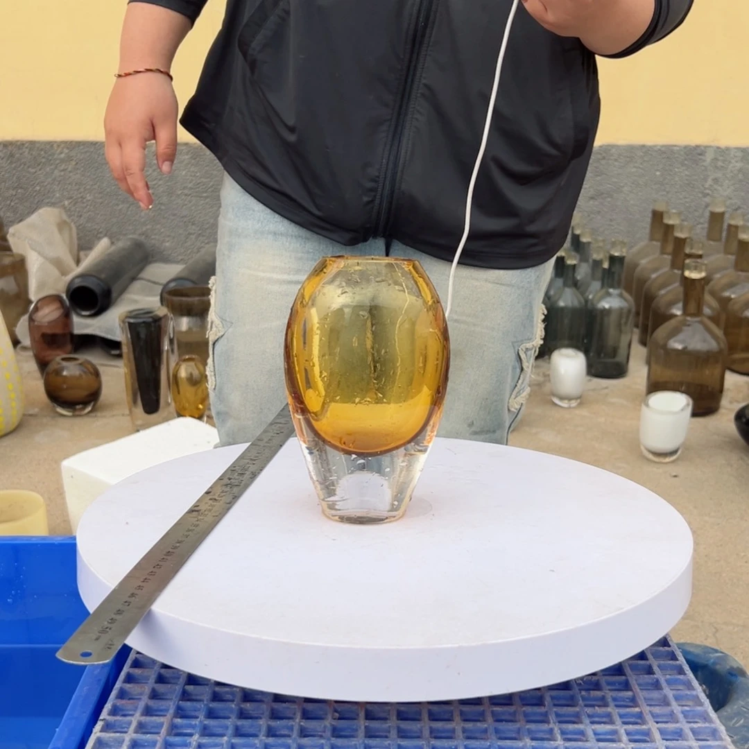 琥珀金琉璃花器摆件高18磕伤