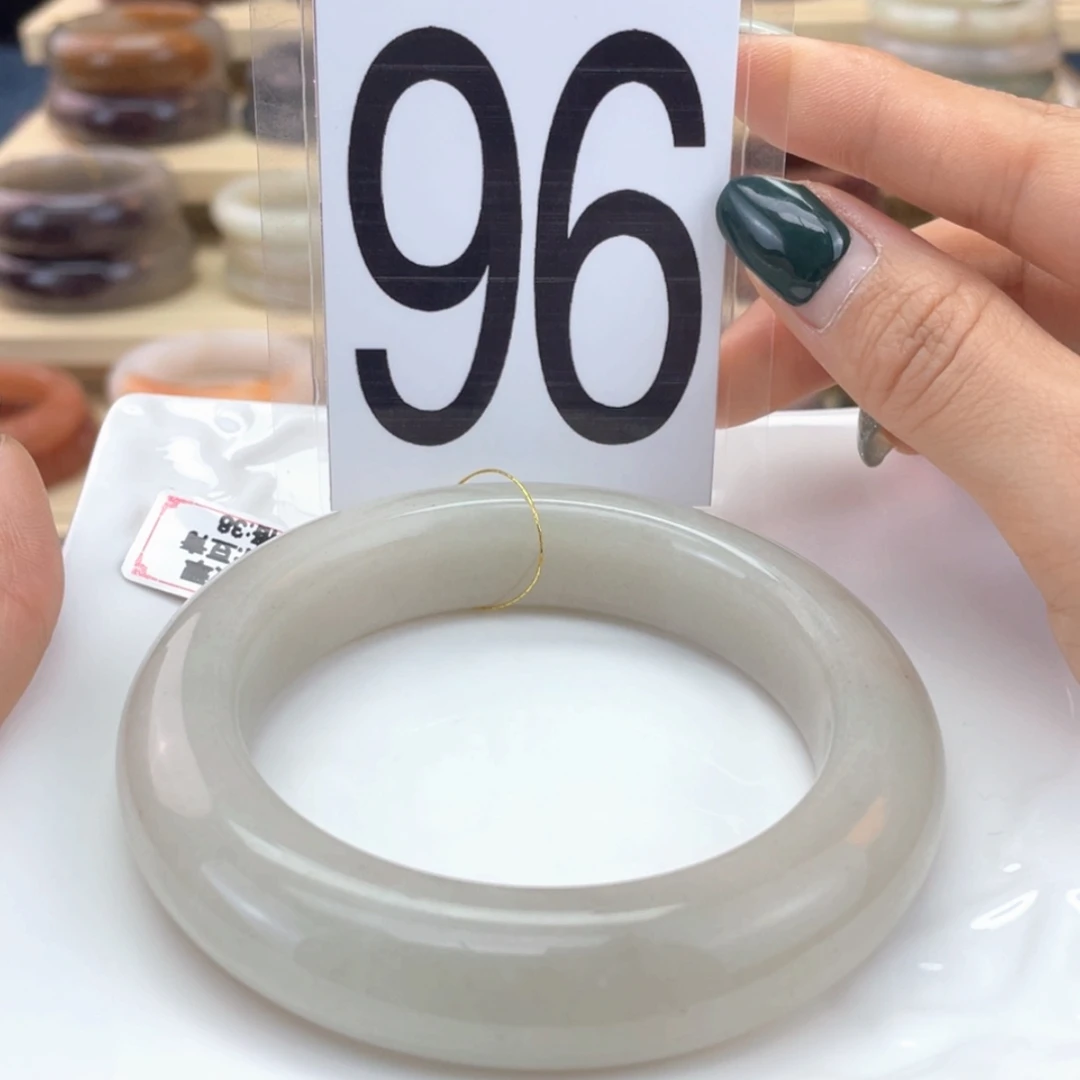 【闪购商品】石英岩玉手镯未镶嵌