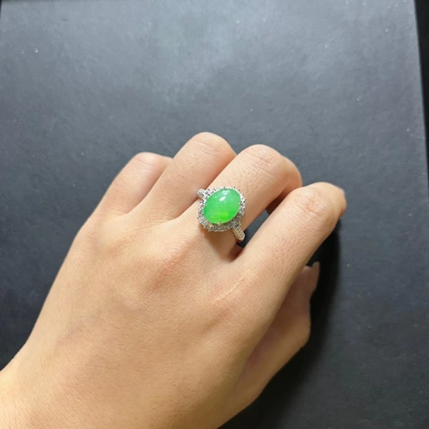 天然缅甸翡翠A货大颗粒冰种正阳绿蛋面轻奢款戒指