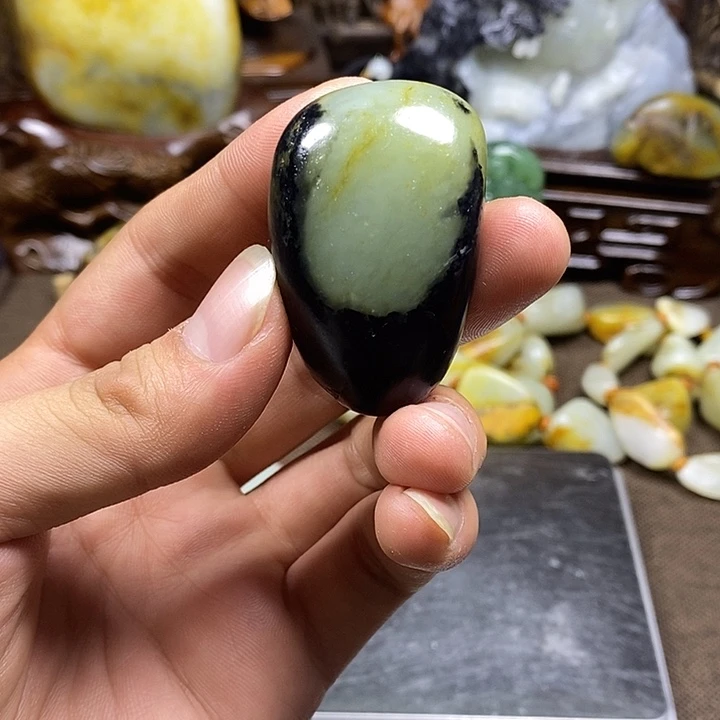 和田玉未镶嵌把件