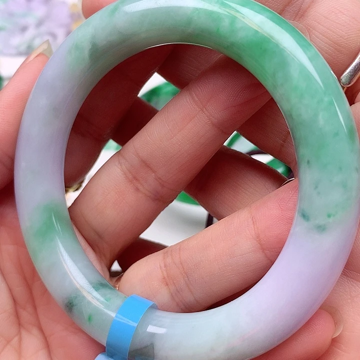 翡翠手镯未镶嵌翡翠
