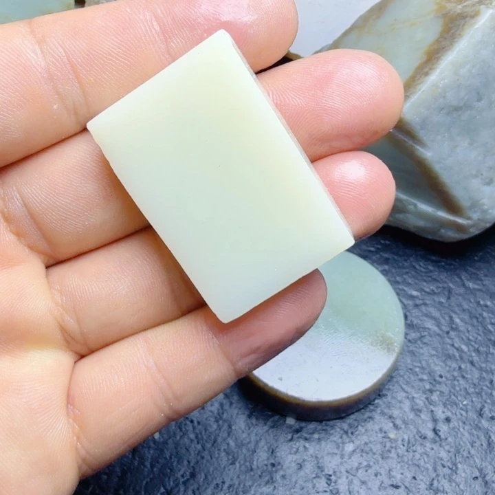 和田玉（糖玉）未镶嵌珠宝奇石