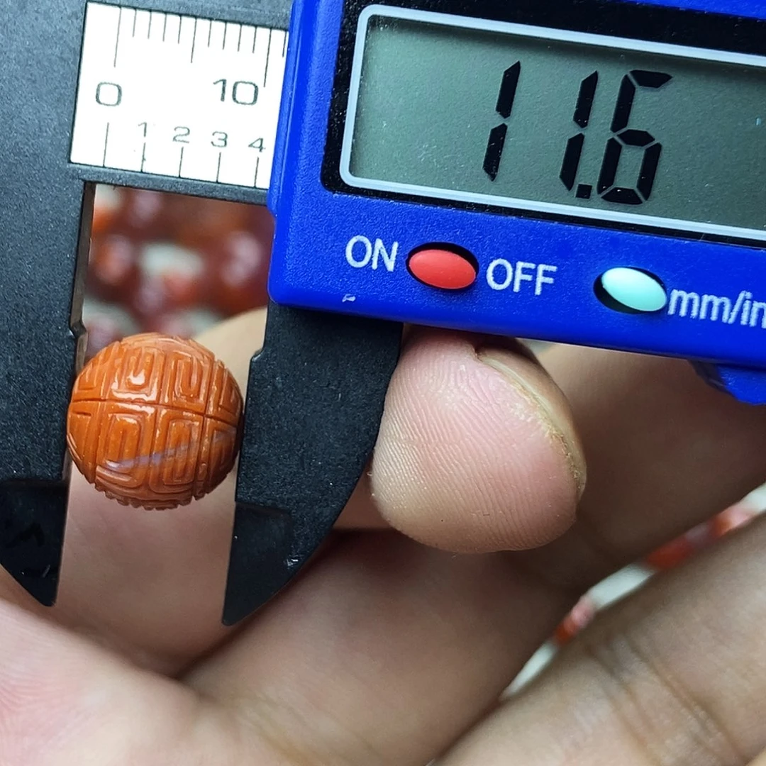 南红玛瑙未镶嵌配饰有瑕疵