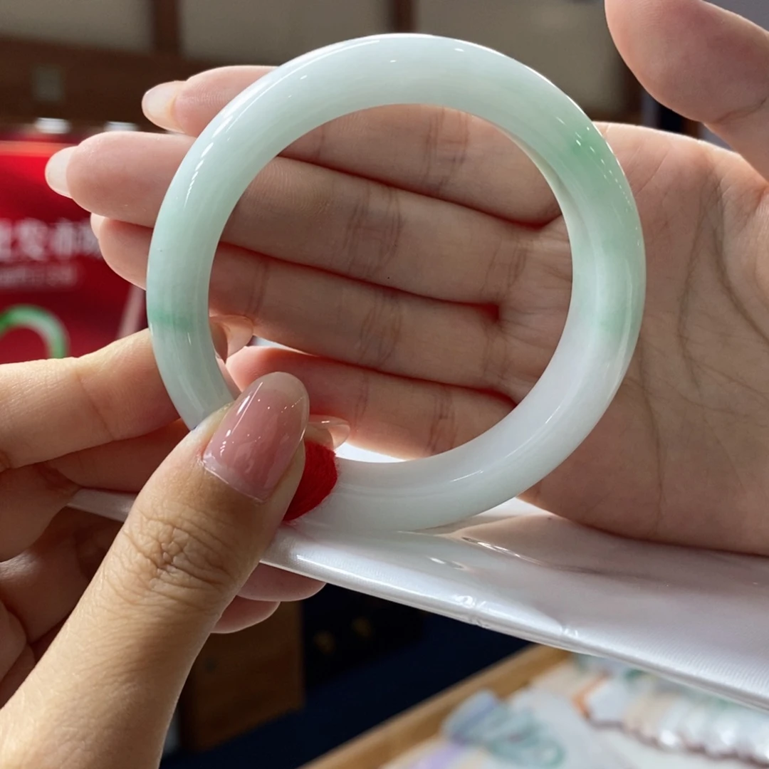 翡翠手镯未镶嵌敏翡翠