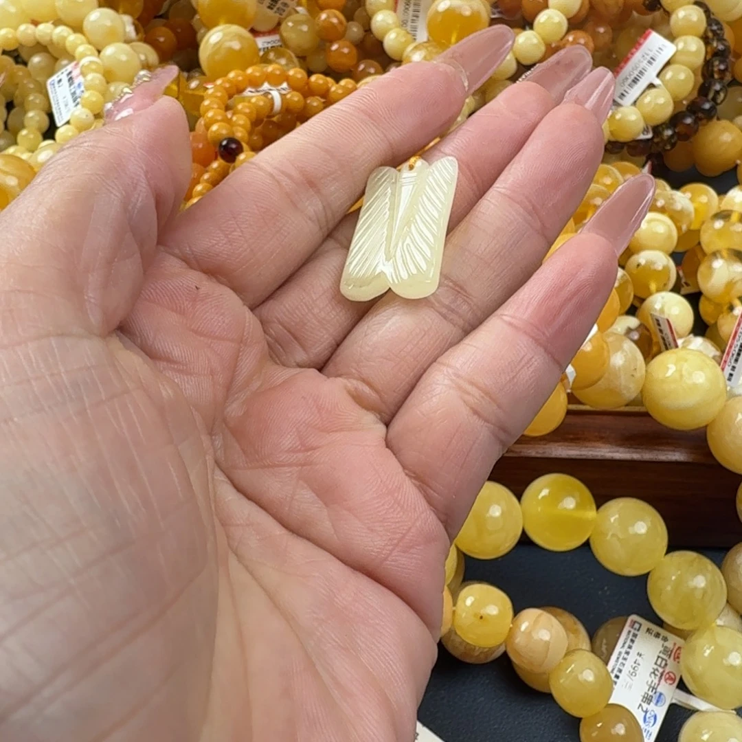 琥珀未镶嵌珠宝奇石