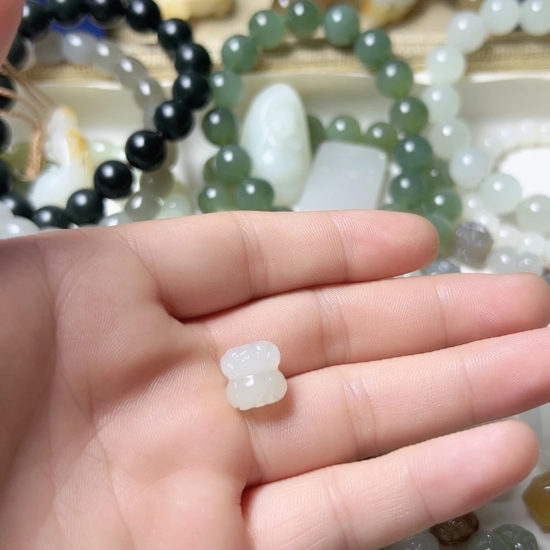 未镶嵌和田玉耳饰