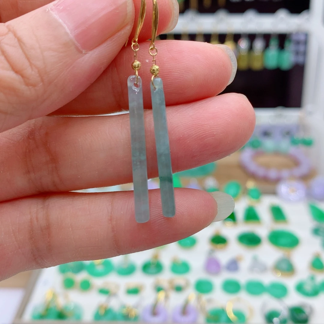 18K金镶嵌翡翠耳饰