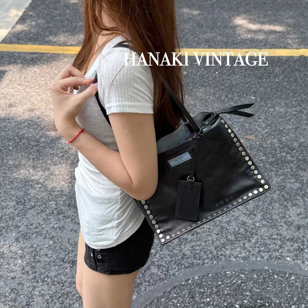 95新 Prada/普拉达 花绮中古/Prada全皮铆钉单肩包