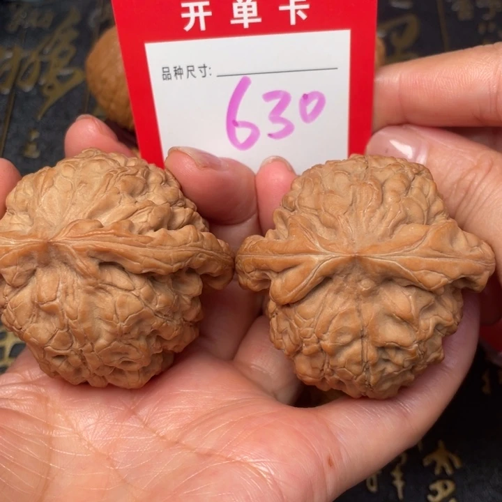 吊坠桃核文玩了吗