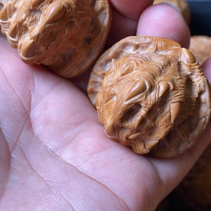 金***秋文玩核桃把件吞噬