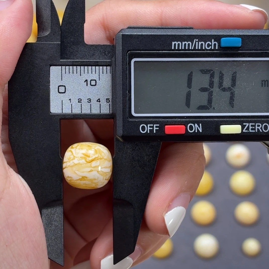 琥珀未镶嵌裸石13.4mm