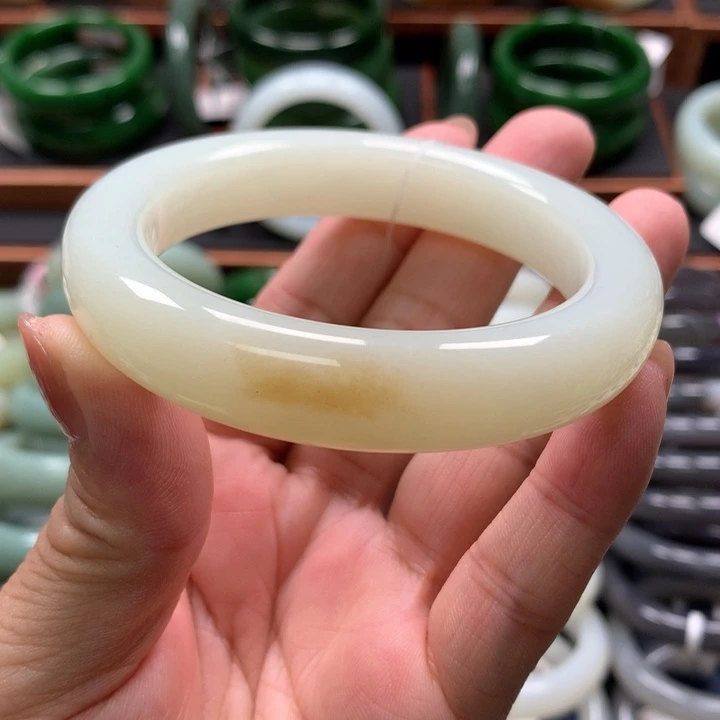 【闪购商品】未镶嵌手镯和田玉