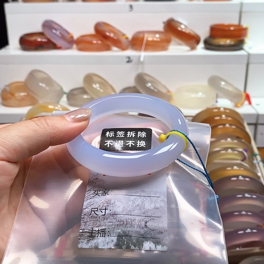 L***r玛瑙/玉髓未镶嵌手镯天然纹雾
