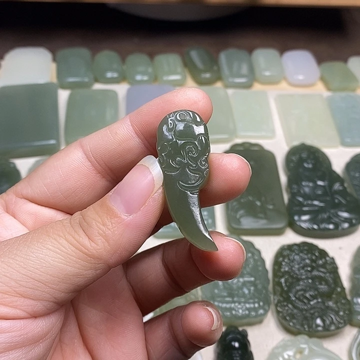 和田玉未镶嵌颈饰