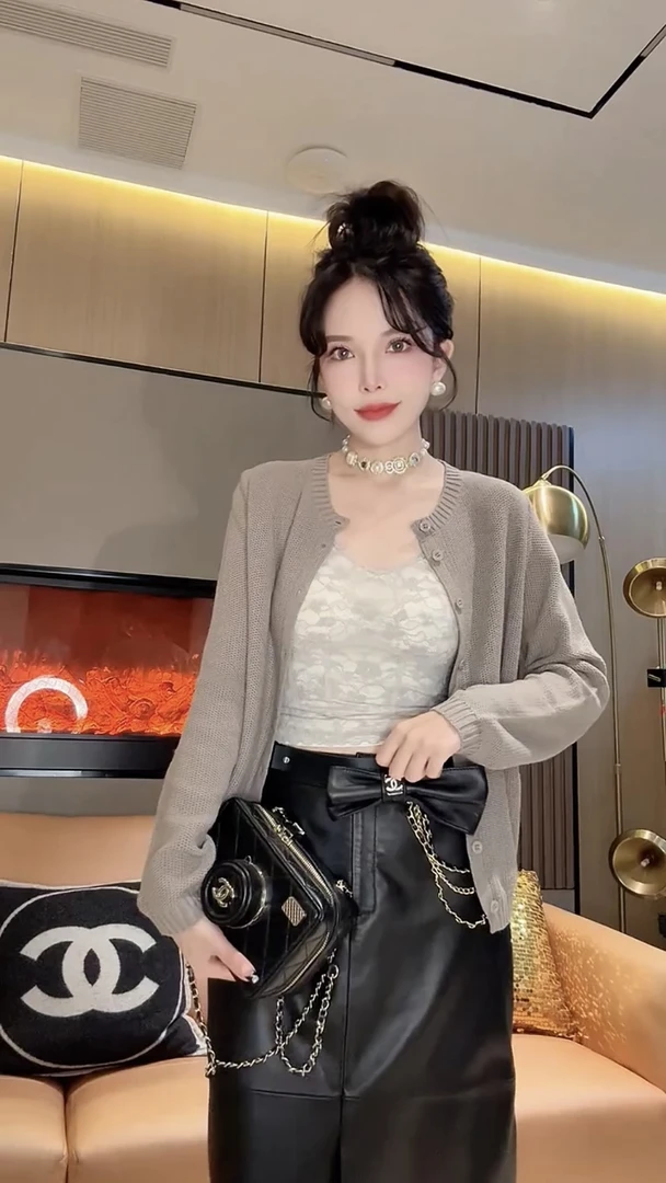 欧货2025早秋新款简约慵懒风时髦休闲百搭单排扣镂空长袖针织开衫