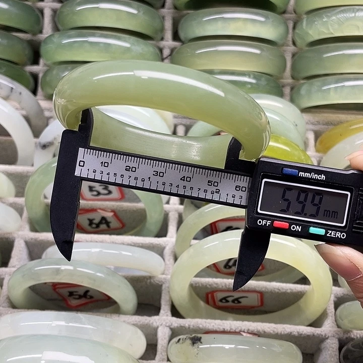 蛇纹石玉未镶嵌手镯68