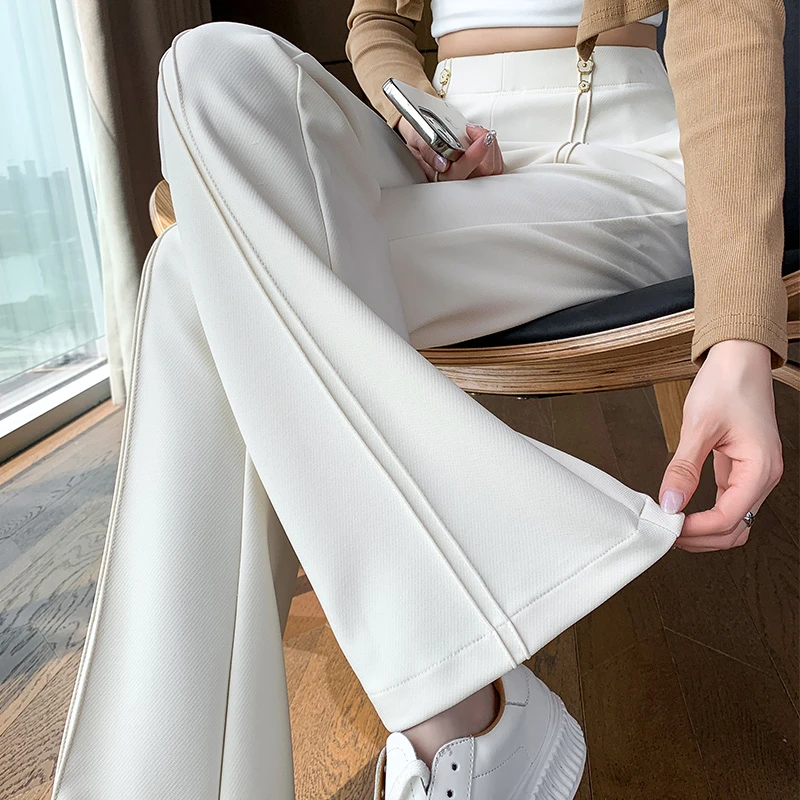 白色裤子女微喇裤春秋2025新款显瘦弹力垂感高级感休闲西装喇叭裤