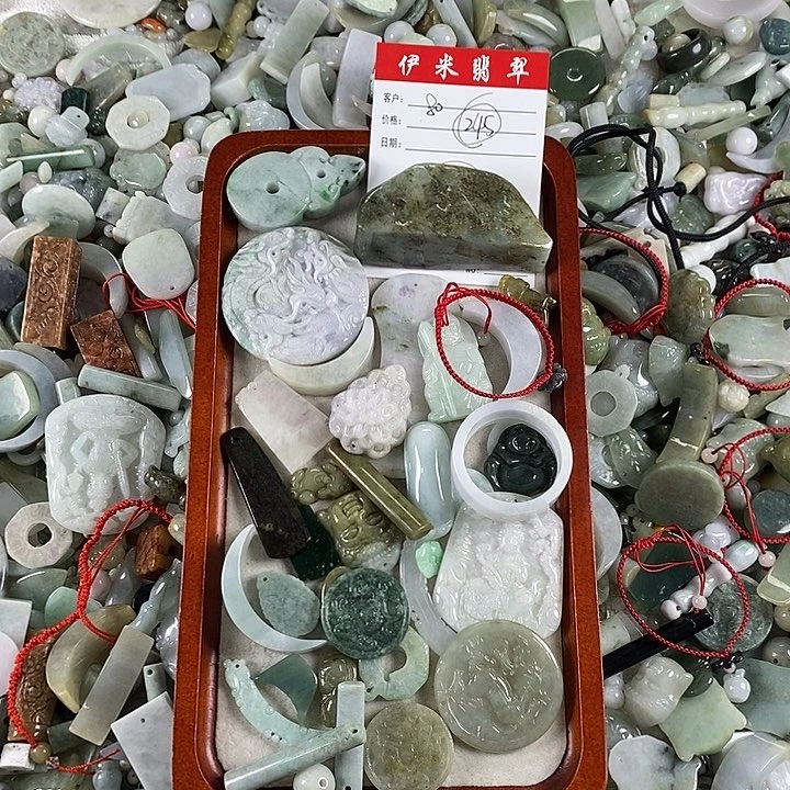 翡翠颈饰未镶嵌翡翠245