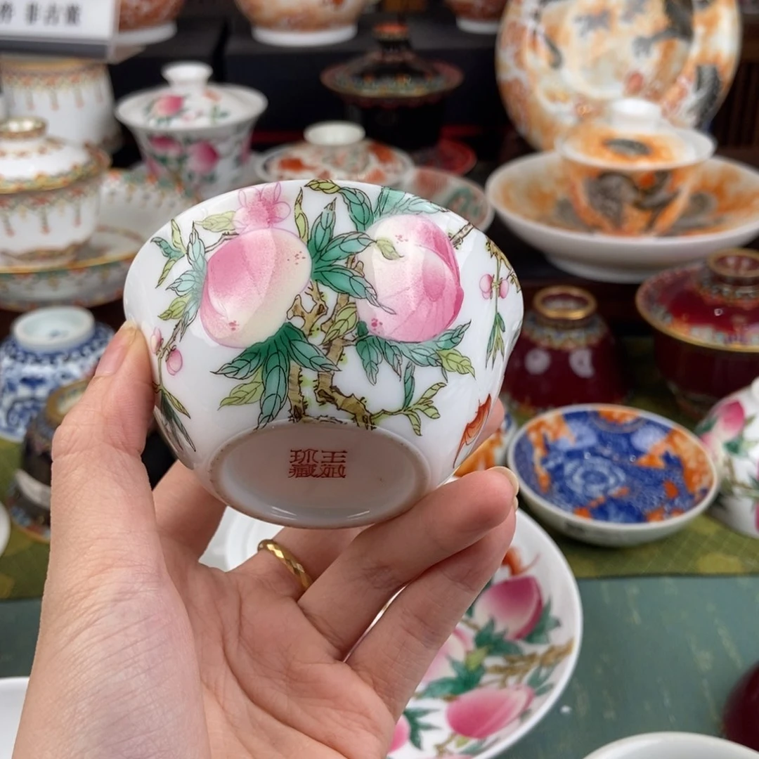 陶瓷的设计师是一个