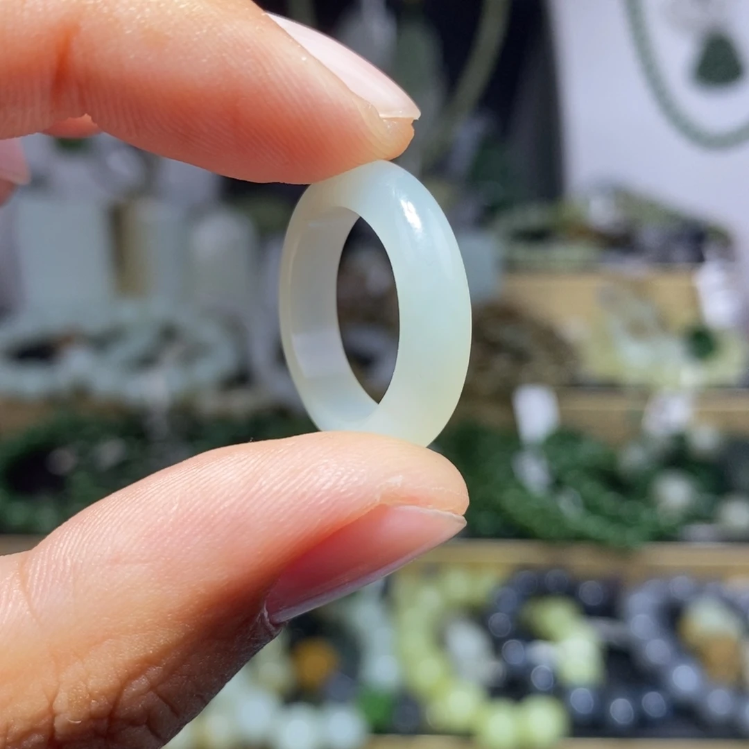 大***人和田玉未镶嵌手链