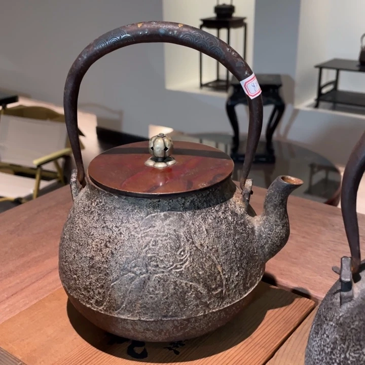 光玉堂达摩纹饰壶