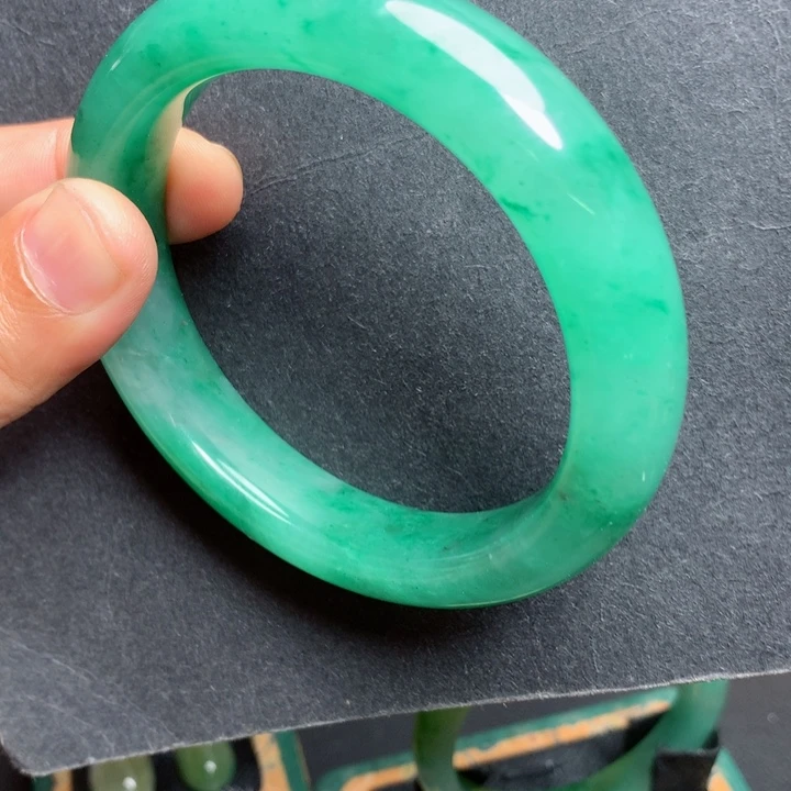 未镶嵌手镯石英质玉