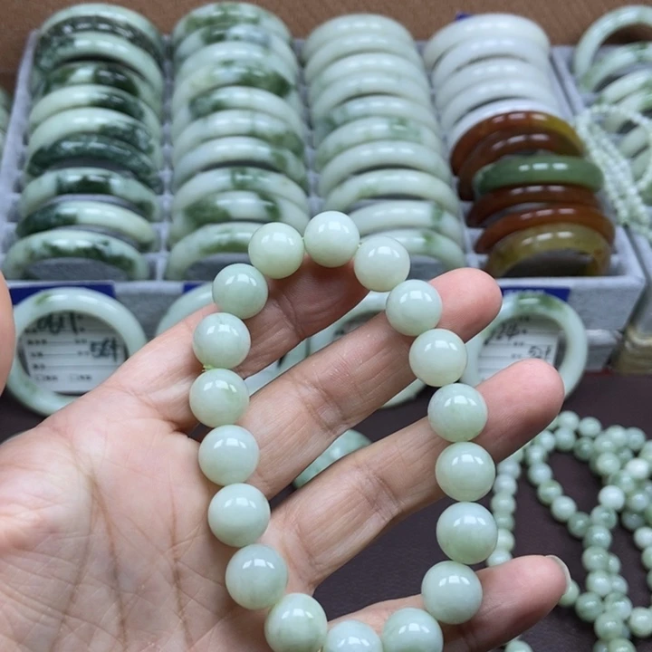 蛇纹石玉未镶嵌手镯
