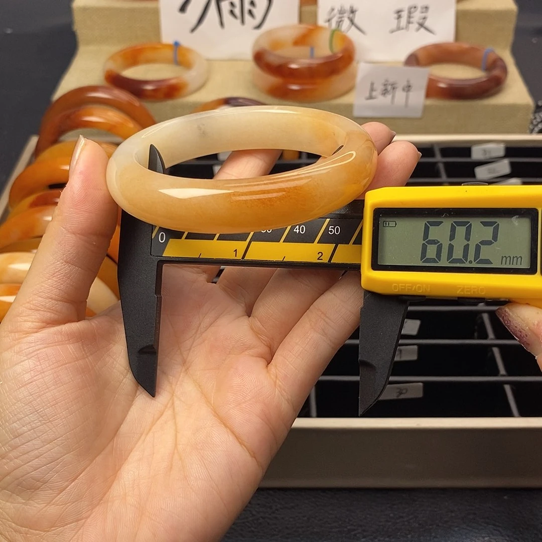 未镶嵌石英质玉（黄龙玉）手镯12号
