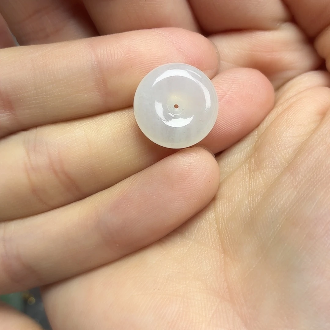 翡翠未镶嵌颈饰白月光小肉扣