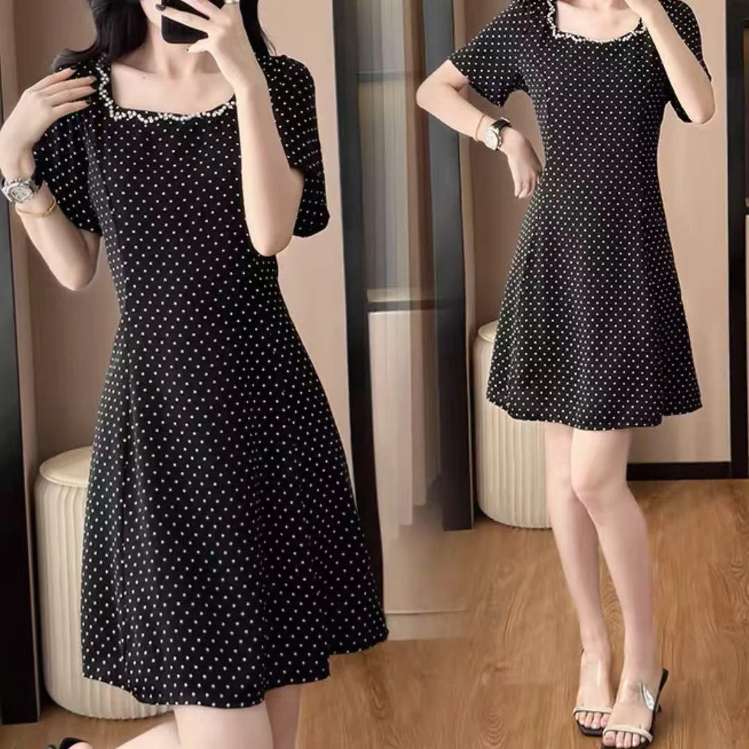 欧货2025夏季修身型时尚方领短袖复古港风波点钉珠显瘦连衣裙