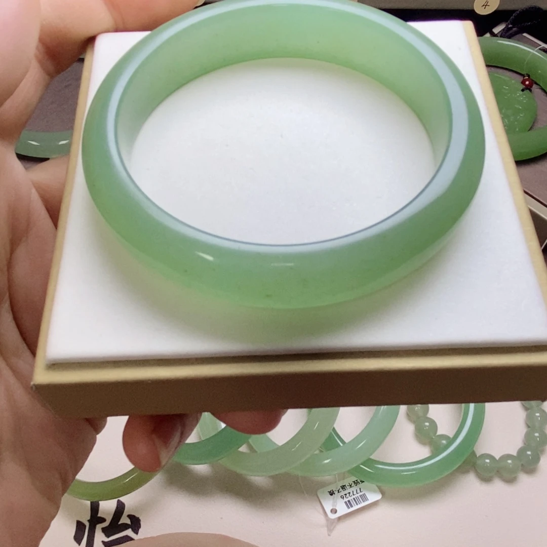东陵石未镶嵌手镯