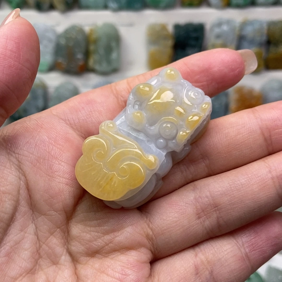 翡翠未镶嵌吊坠(赠链)