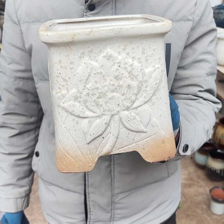 红陶口不正一个口径16高度18