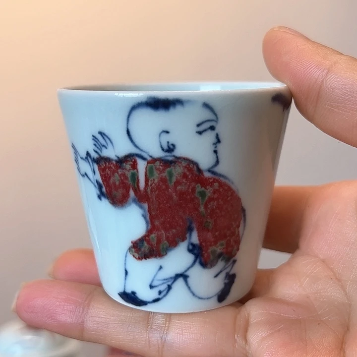 青花釉里红婴戏图主人杯