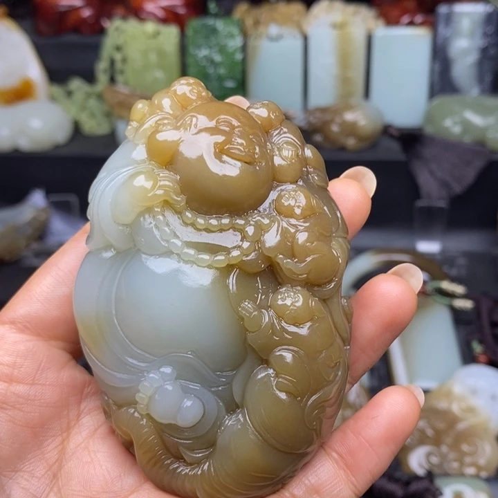 道***名颈饰未镶嵌和田玉（糖玉）
