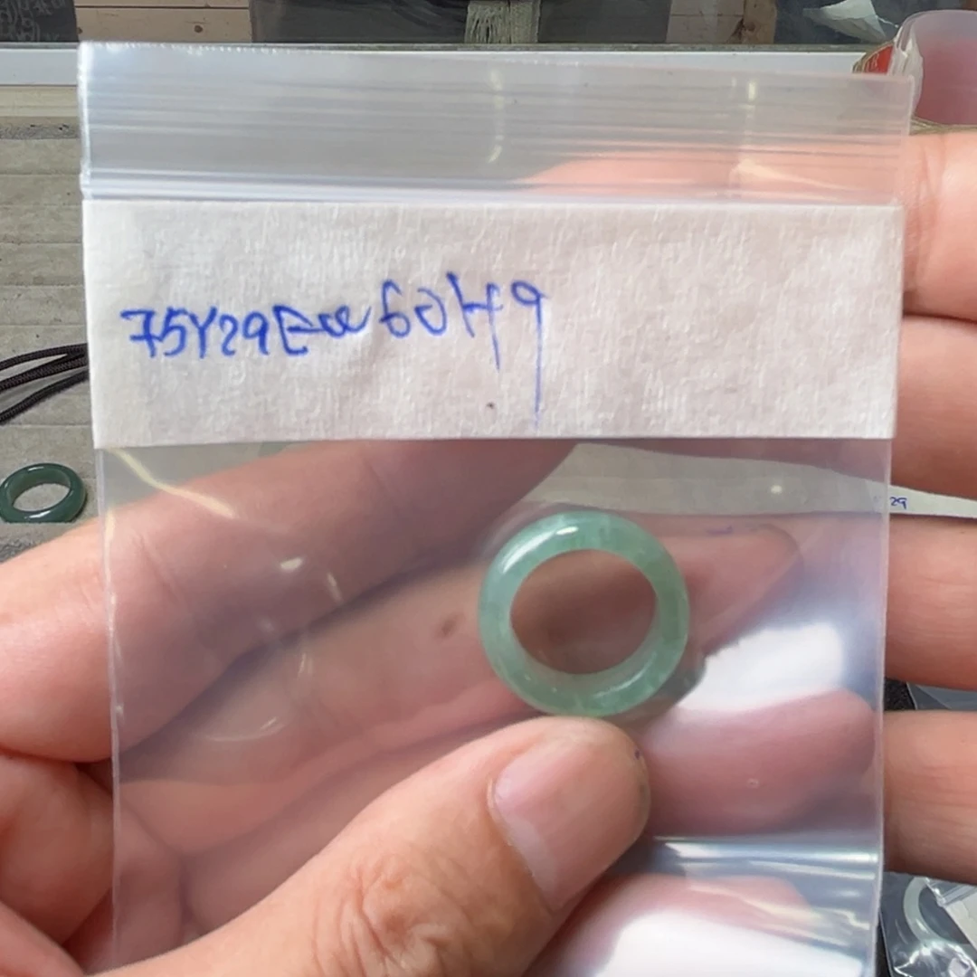 定制翡翠未镶嵌温****?