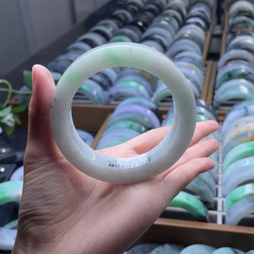 定制翡翠未镶嵌翡翠手镯