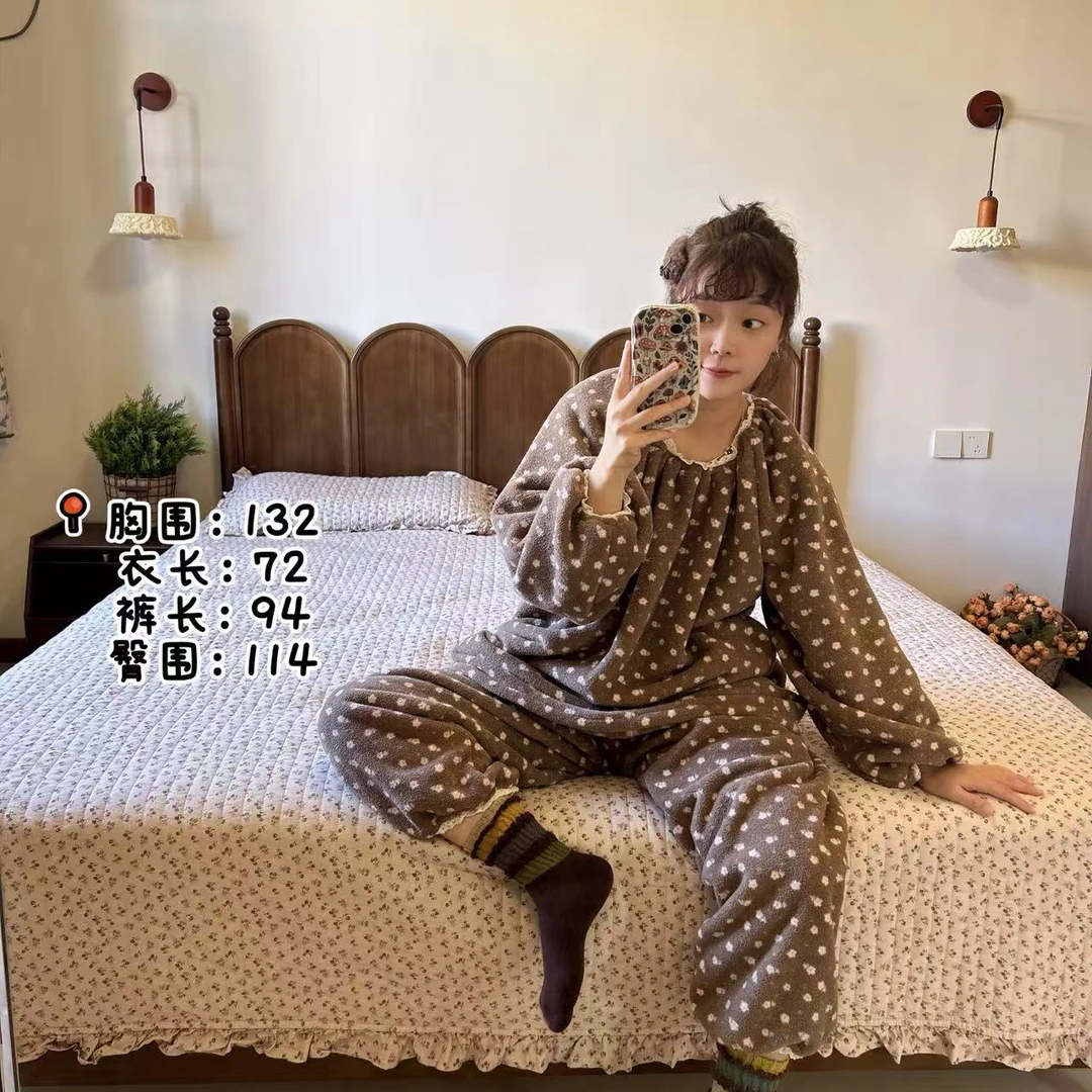 花花推荐牛奶绒印花花边领家居服套装