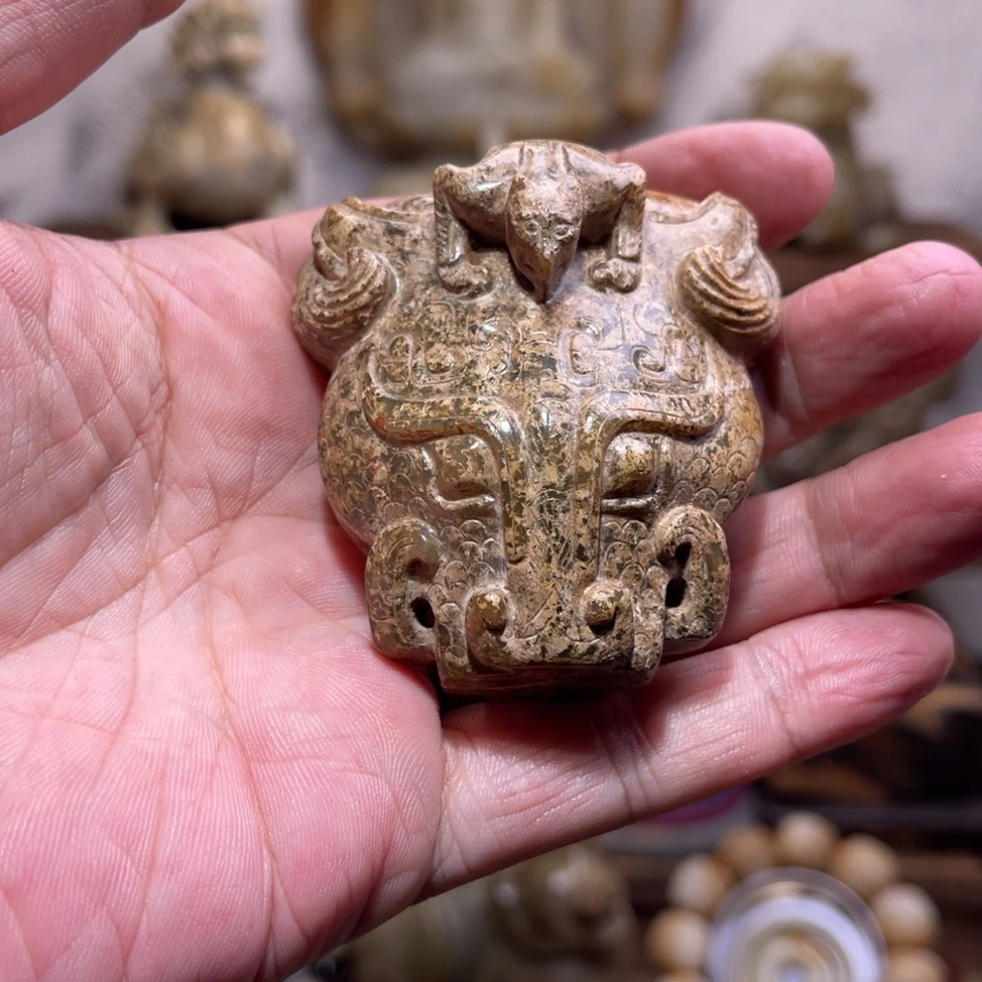 朝***拾和田玉未镶嵌挂件