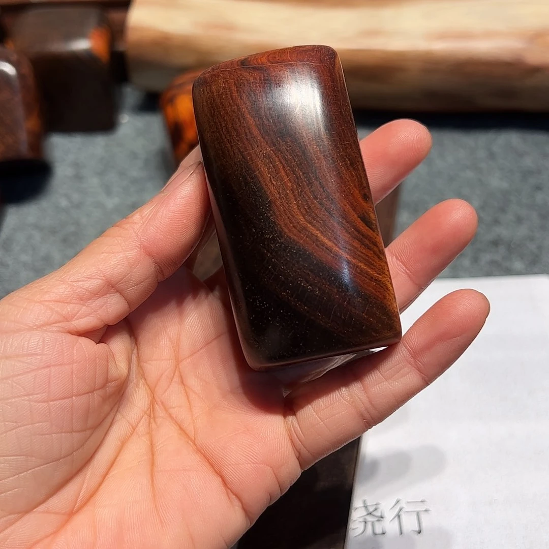 交趾黄檀（大红酸枝）亮***?