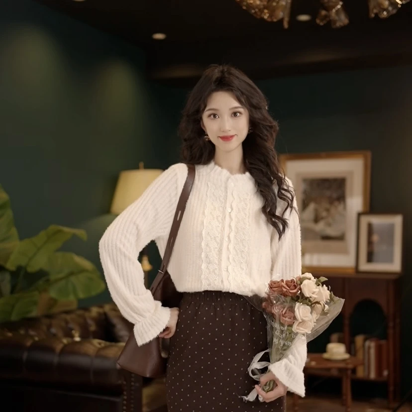 琦琦【恋恋花影】港风复古刺绣长袖宽松百搭打底上衣YE0706047