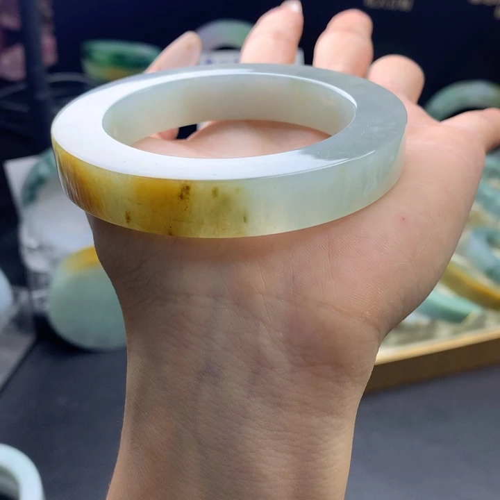 未镶嵌翡翠手镯定制翡翠