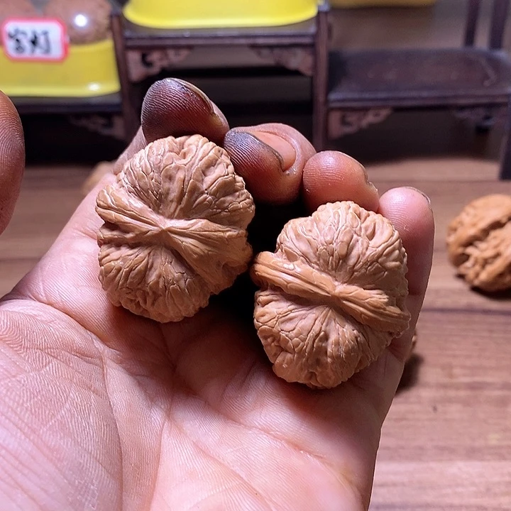 文玩核桃吊坠41尺，平谷元宝