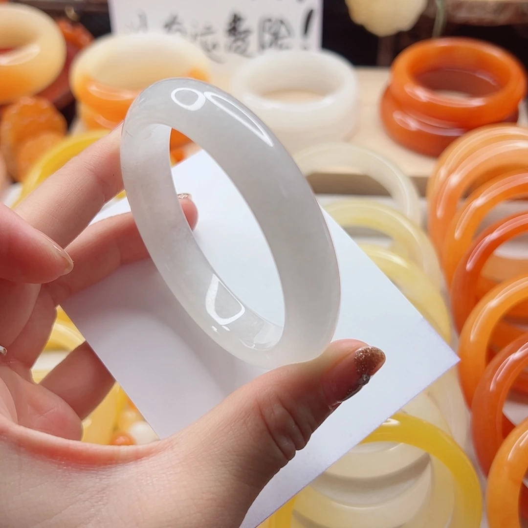 石英质玉（黄龙玉）未镶嵌手镯夜**雪