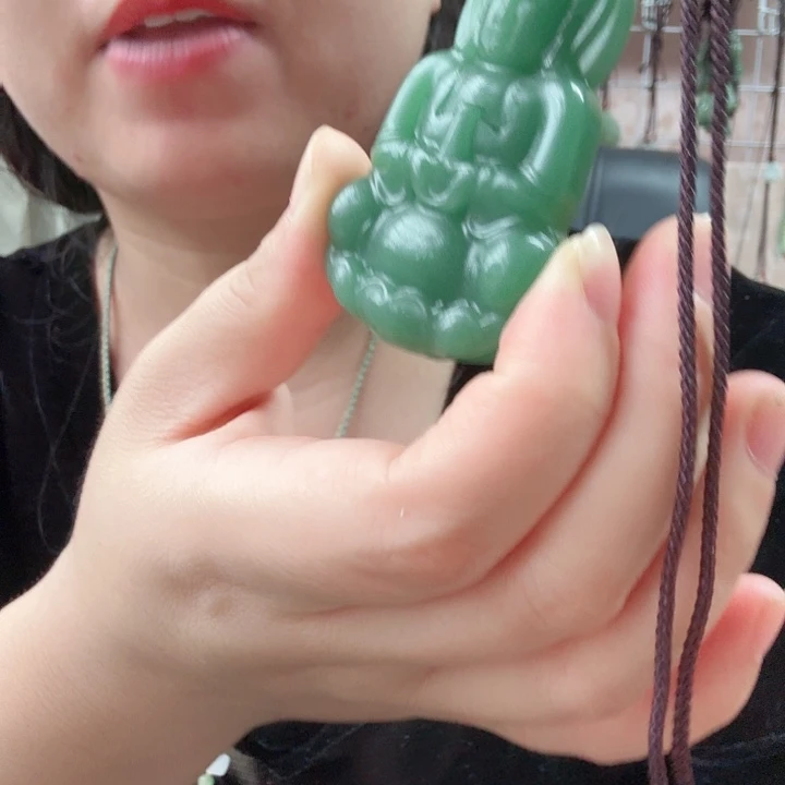 颈饰未镶嵌石英质玉