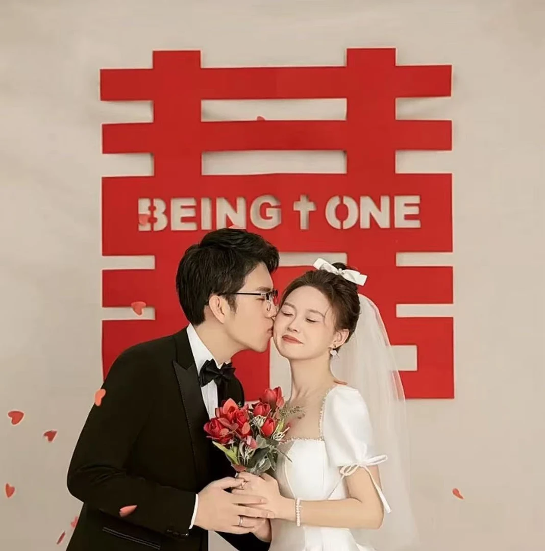 新皮袋NEWINESKIN原创设计：超大喜字，婚纱浪漫拍摄出片道具