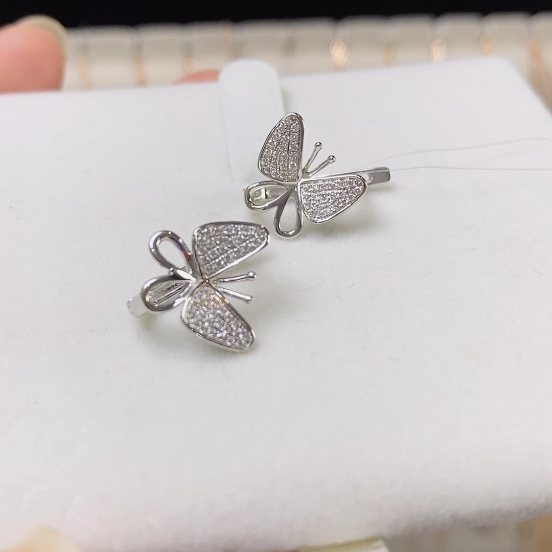 耳饰18K金镶嵌钻石蝴蝶