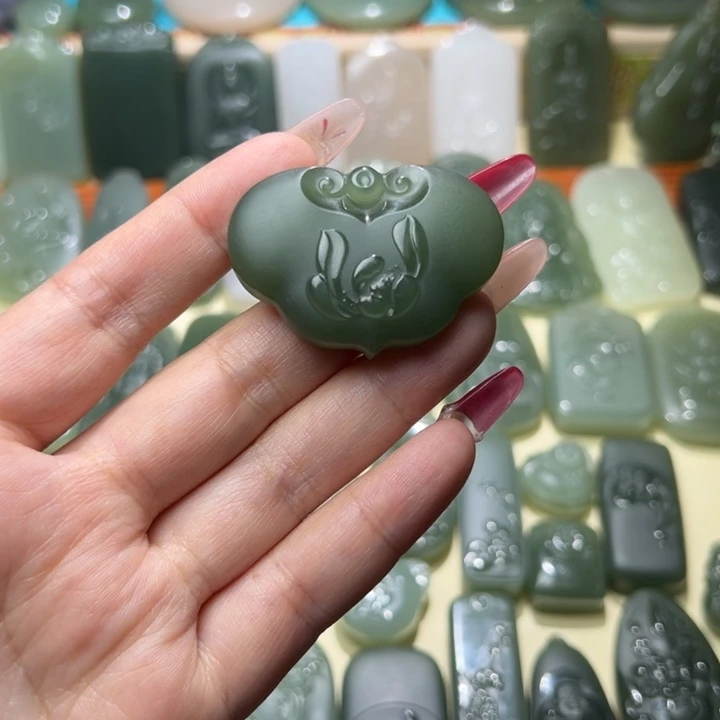 【闪购商品】和田玉颈饰未镶嵌Z****?