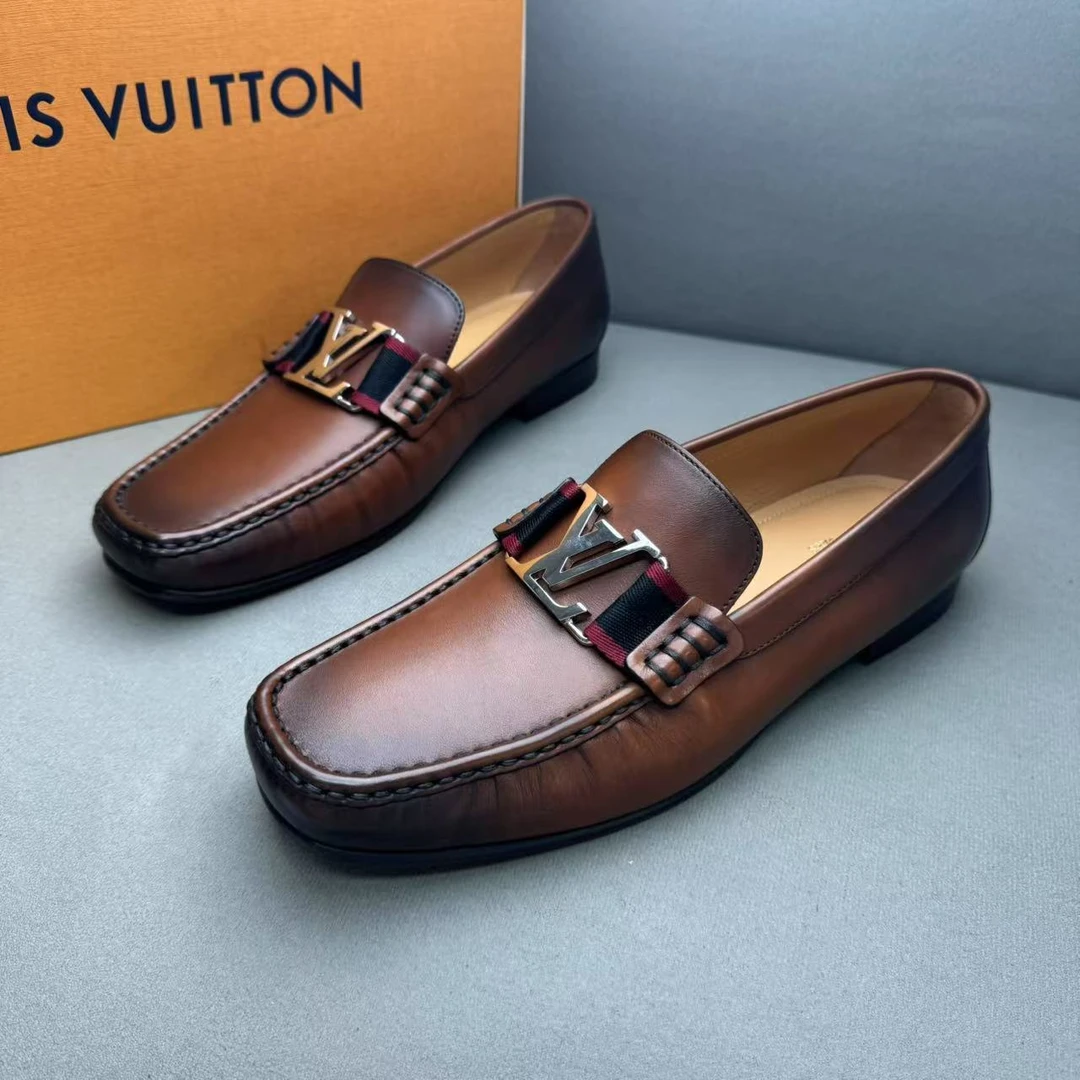 未使用 LouisVuitton/路易威登 棕色皮面大logo皮鞋 40.5码/全新